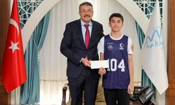 U-12 Milli Takım Altyapısına Seçilen Berkay'dan Vali Çelik’e ziyaret