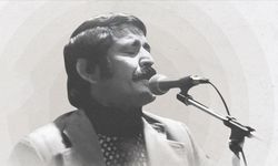 Halk ozanı: Aşık Mahzuni Şerif