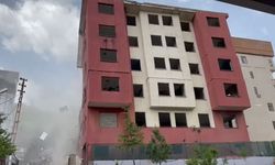 Hakkari'deki eski okul binası böyle yıkıldı