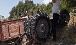 Devrilen traktörün altında kalan sürücü yaşamını yitirdi