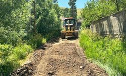 Yüksekova’da yol çalışmaları devam ediyor