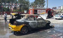 Elazığ'da yanan taksinin sürücüsü yaralandı