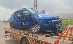 Bitlis'te otomobil ile hafif ticari araç çarpıştı: 2 ölü, 1 yaralı