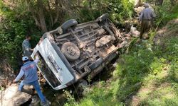 Hakkari’de öğrenci servis aracı dereye yuvarlandı: 10 yaralı