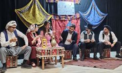 Hakkari’de "Komşu Köyün Delisi" tiyatro gösterisi sahnelendi
