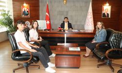 Müdür Yılmaz genç kalemleri makamında ağırladı