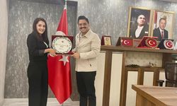 HAKAPAD'dan Mahmutoğlu'na plaket