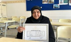78 yaşındaki kadın imam hatip lisesini bitirip hafız oldu
