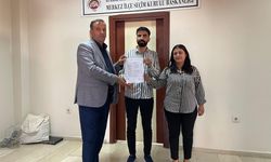 DEM Parti Hakkari İl Eş Başkanları mazbatalarını aldı