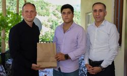 Kaymakam Akpınar’dan YKS Sözel Alan Hakkari il birincisine ziyaret
