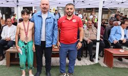 Hakkarili genç Güreşte Türkiye üçüncüsü oldu