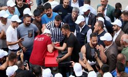 Oto sanayide, çırak, kalfa ve ustalar bilek güreşinde yarıştı