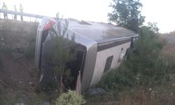 Yolcu otobüsü şarampole devrildi; 27 yaralı