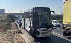 Yolcu otobüsü kamyona arkadan çarptı; 1’i ağır, 7 yaralı