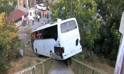 Servis otobüsü şarampole uçtu: 8 yaralı