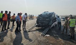 Van'da minibüs ile otomobil çarpıştı: 14 yaralı