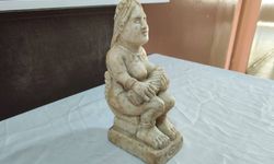 Antik Roma Dönemi'ne ait 1700 yıllık kadın heykeli ele geçirildi