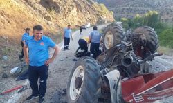 Devrilen traktörün sürücüsü öldü