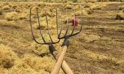 Hakkari’de bir kişi tartıştığı kardeşini dirgenle ağır yaraladı