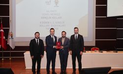 AK Parti Hakkari Gençlik Kolları Başkanı Özdemir’e plaket