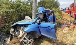Beton direğe çarpan otomobildeki 2 çocuk öldü