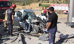 TIR'a çarpan otomobildeki baba ve 3 çocuğu öldü