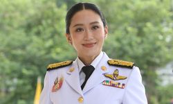 Düne kadar başbakandı, bakanlık için yemin etti!