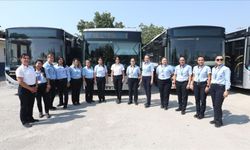 Kadın otobüs şoförleri, yolcularını güvenle duraklarına ulaştırıyor