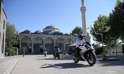 Diyarbakır'ın sıra dışı imamı,  yarış motosikletiyle ilgi odağı oldu
