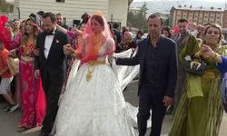 Hakkari'de Ak Partili başkana görkemli düğün