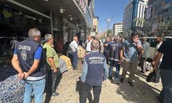 Yüksekova'da kaldırım işgali denetimi
