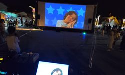 Hakkari'de çocuklar Karaoke sahnesinde yeteneklerini sergiledi