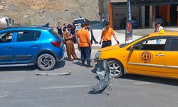 Hakkari'de maddi hasarlı trafik kazası