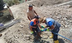 Hakkari'de sıcak havalarda su arızası mesaisi