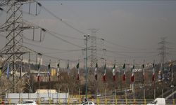 Tahran'da 100 kamu kurumunun elektriği kesildi
