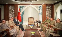 Korgeneral Topaloğlu’ndan Hakkari Valiliği'ne ziyaret