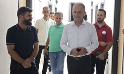Müdür Kara nöbetteki sağlıkçıları ziyaret etti