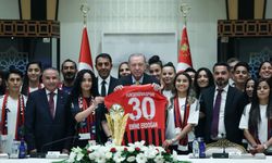 Erdoğan Yüksekovaspor Kadın Futbol Takımı’nı kabul etti