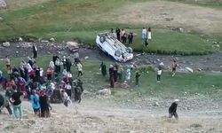 Başkale’de hafif araç devrildi:6 yaralı