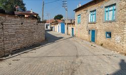 Taş ustaları ilçelerinin simgesi için çalışıyor