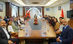 Vali Çelik başarılı öğrencileri kabul etti