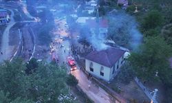 Yangın çıkan cami kullanılamaz hale geldi