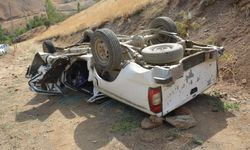 Hakkari’de araç takla attı: 3 kişi ağır yaralandı