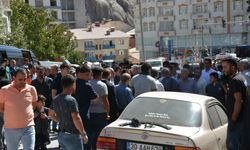 Hakkari'de freni patlayan çekici 6 aracı ezdi