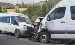 Kayseri'de iki minibüs çarpıştı: 13 kişi yaralandı