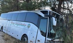 Yolcu otobüsü ile otomobil çarpıştı: 4  ölü