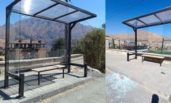 Hakkari'de 2 gün önce yapılan durak tahrip edildi