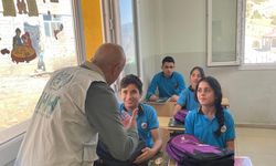İHH’dan Hakkari’de 500 öğrenciye kırtasiye desteği