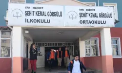 Van’da  okulda bıçaklı saldırı: 2 öğretmen yaralandı!