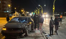 Hakkari'de iki otomobil çarpıştı: 5 yaralı
